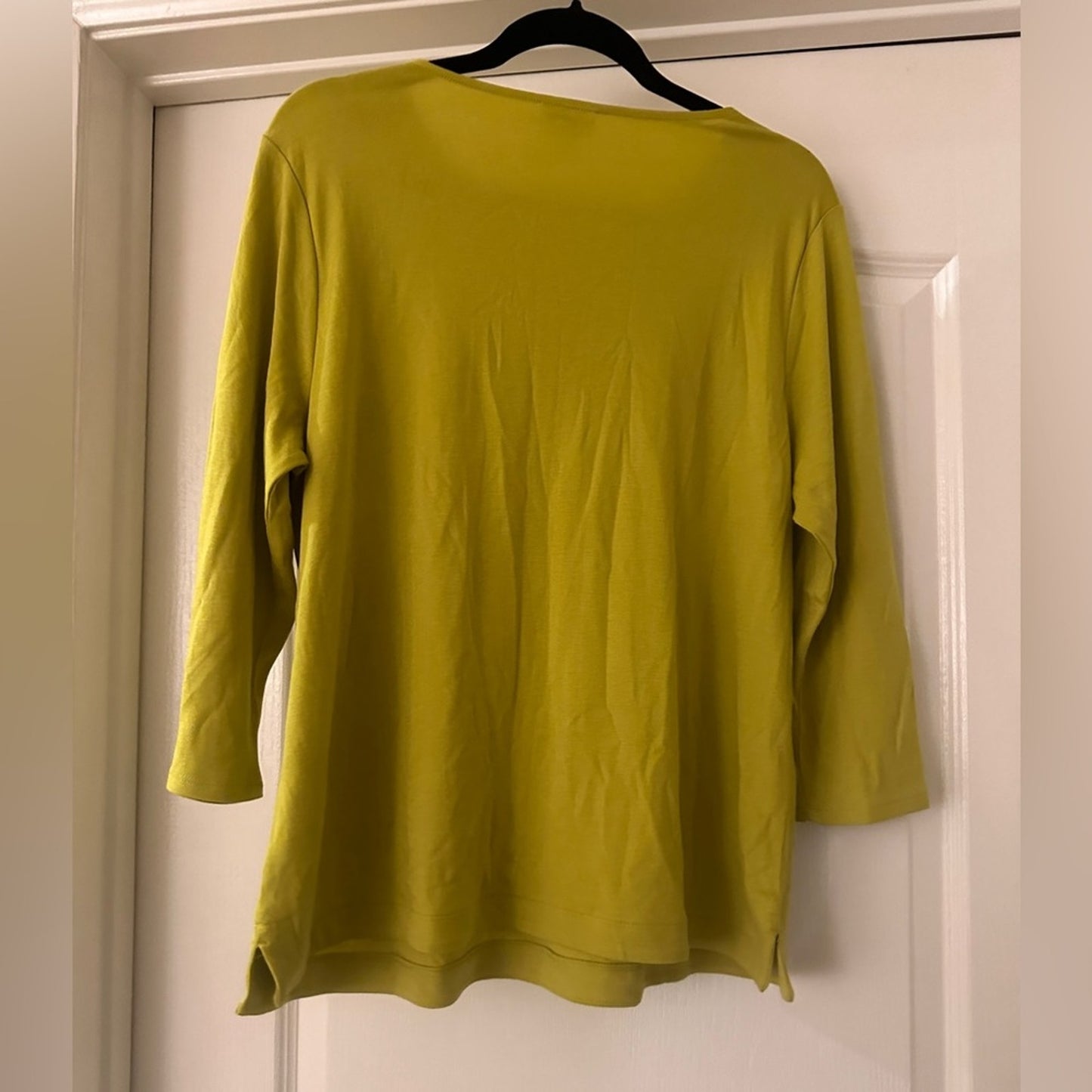 🍷J.Jill lime green boat neck tee with button details size large