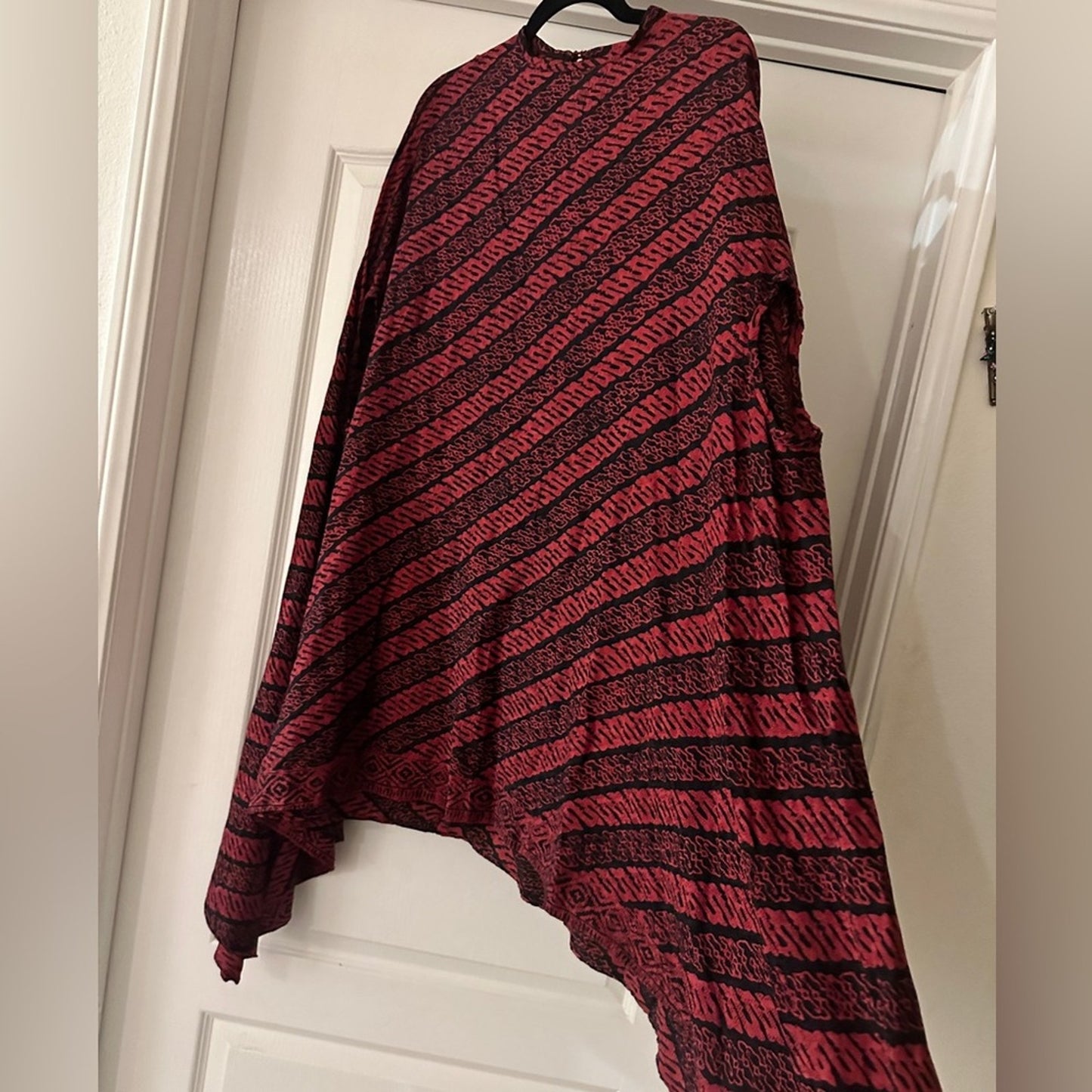 Long black and red poncho one size