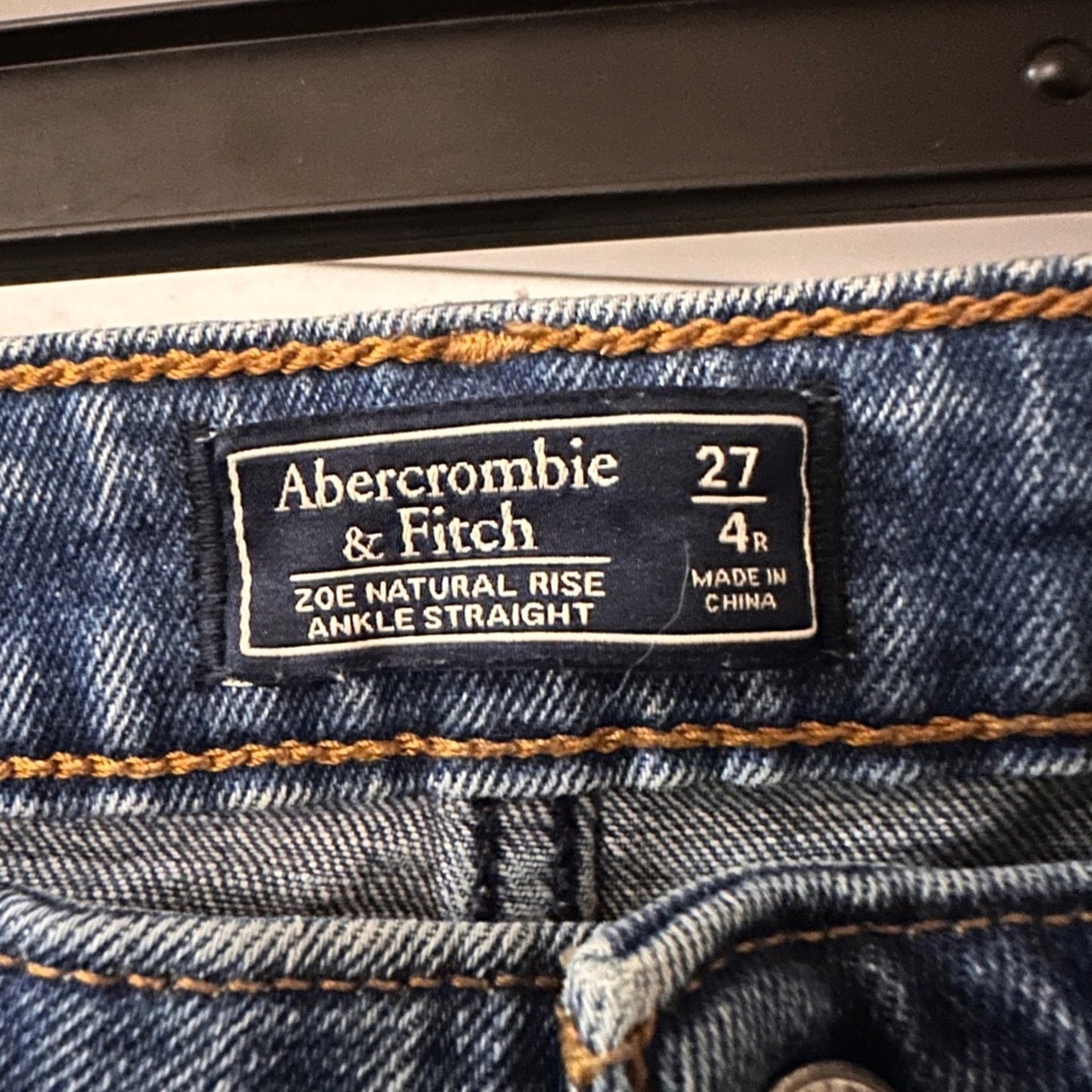 Abercrombie & Fitch natural rise ankle straight jeans size 4/27