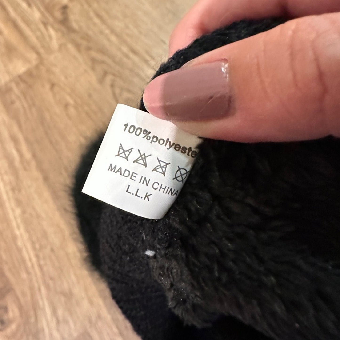 🍷Black fuzzy y2k style hat
