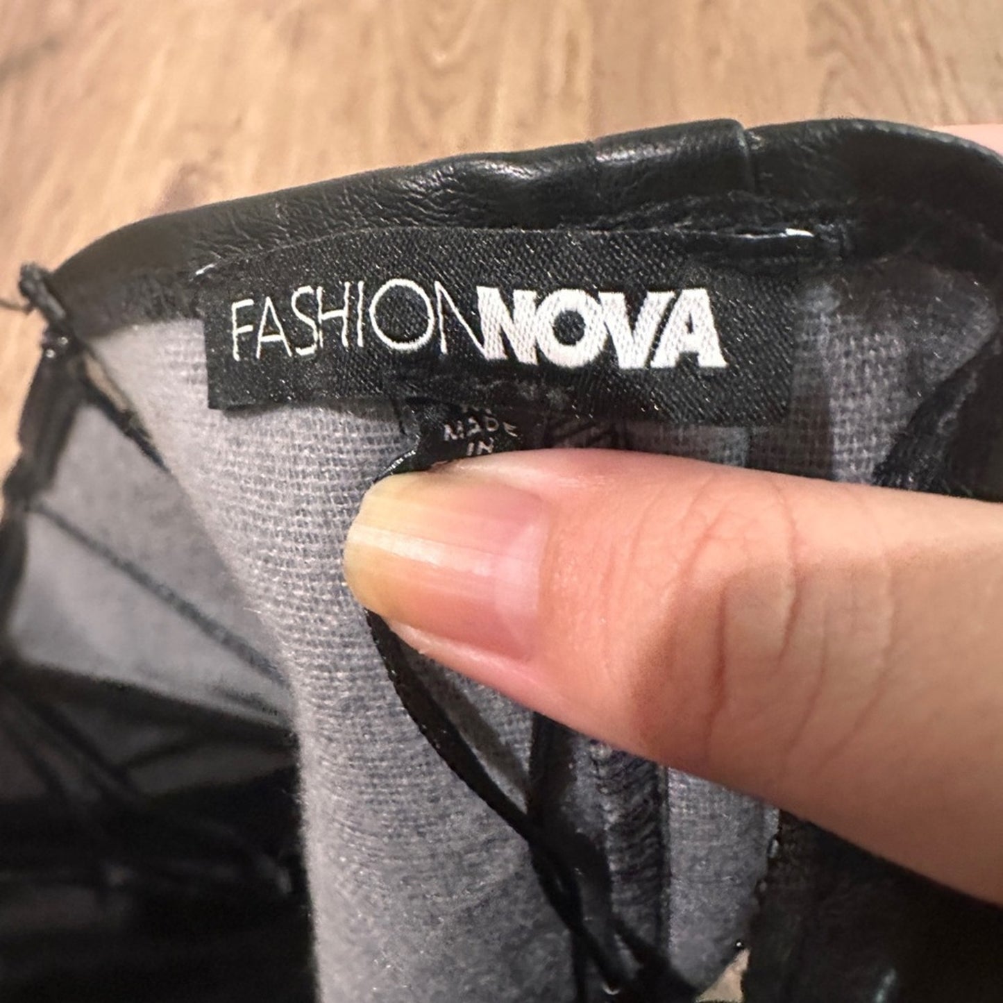 🐈⬛NWT Fashion Nova Black faux leather corset top size medium