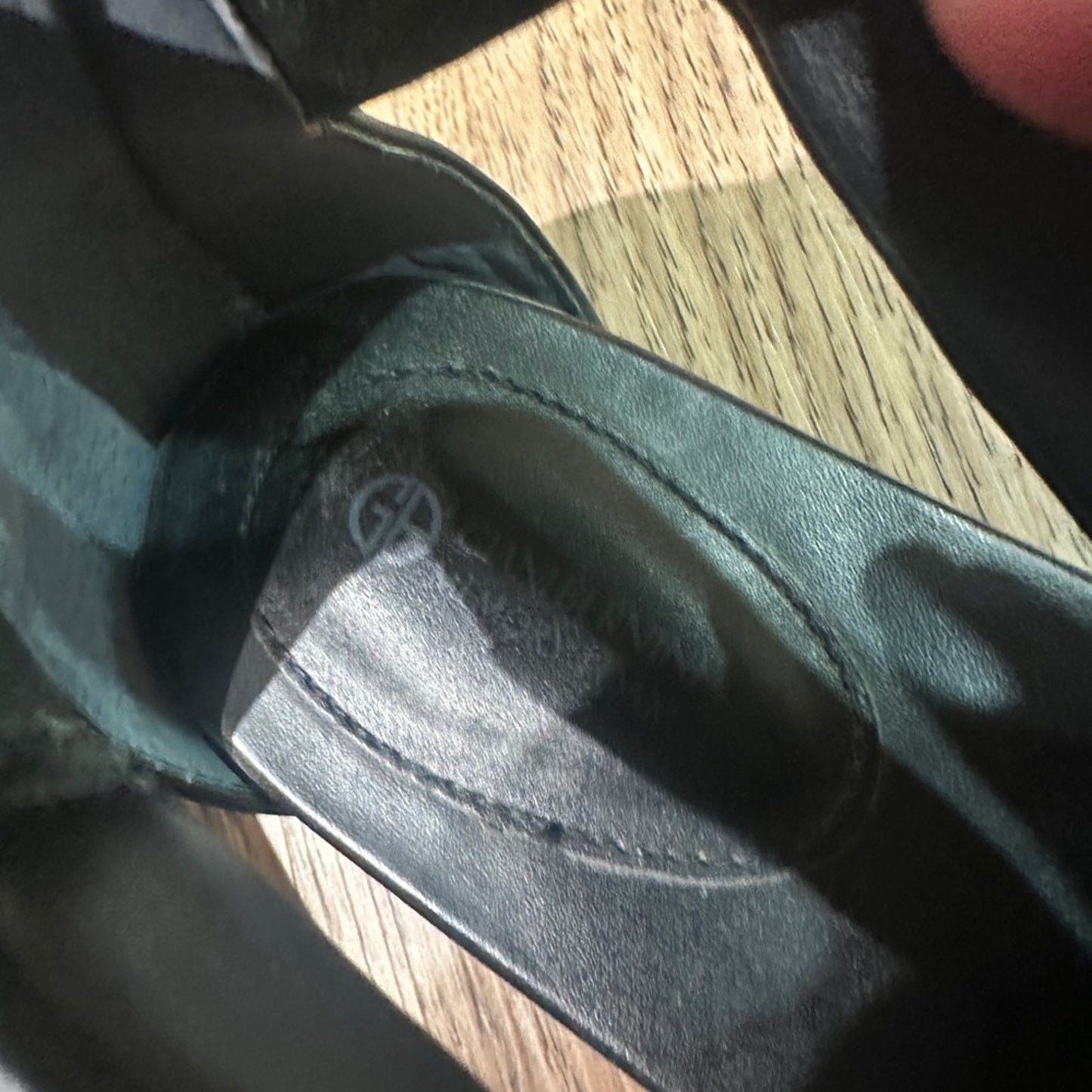 🍷Giani Bernini black leather cross cross strap sandals size 7
