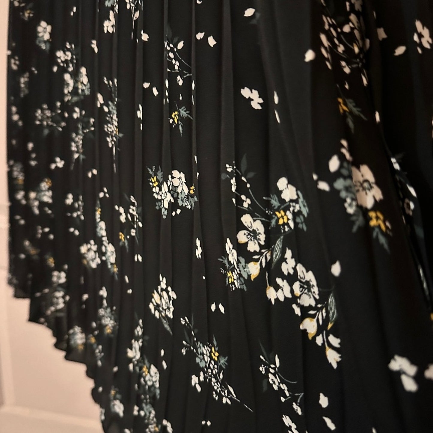 H&M black pleated skirt micro floral dress size 6