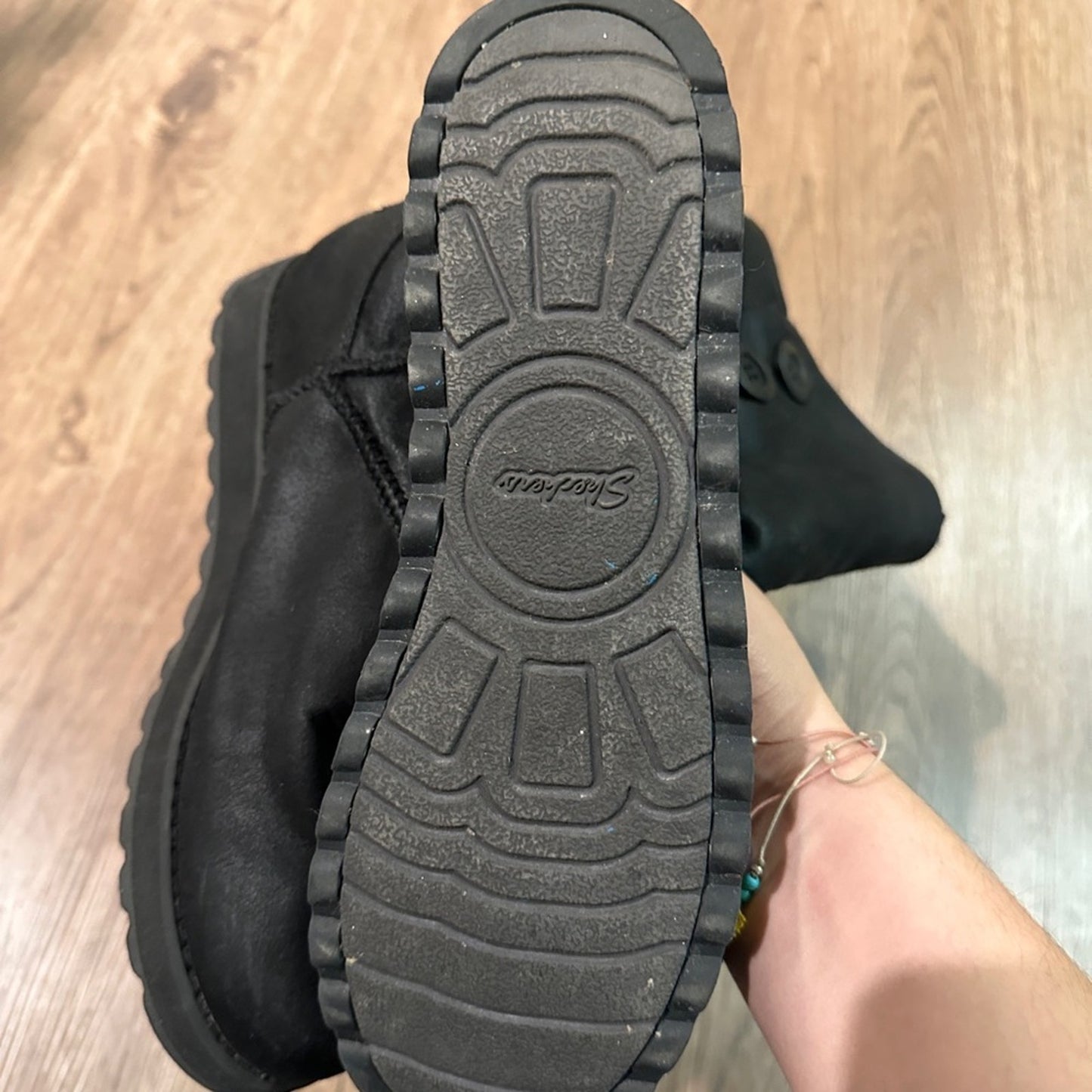 🍷Black sketchers boots size 8