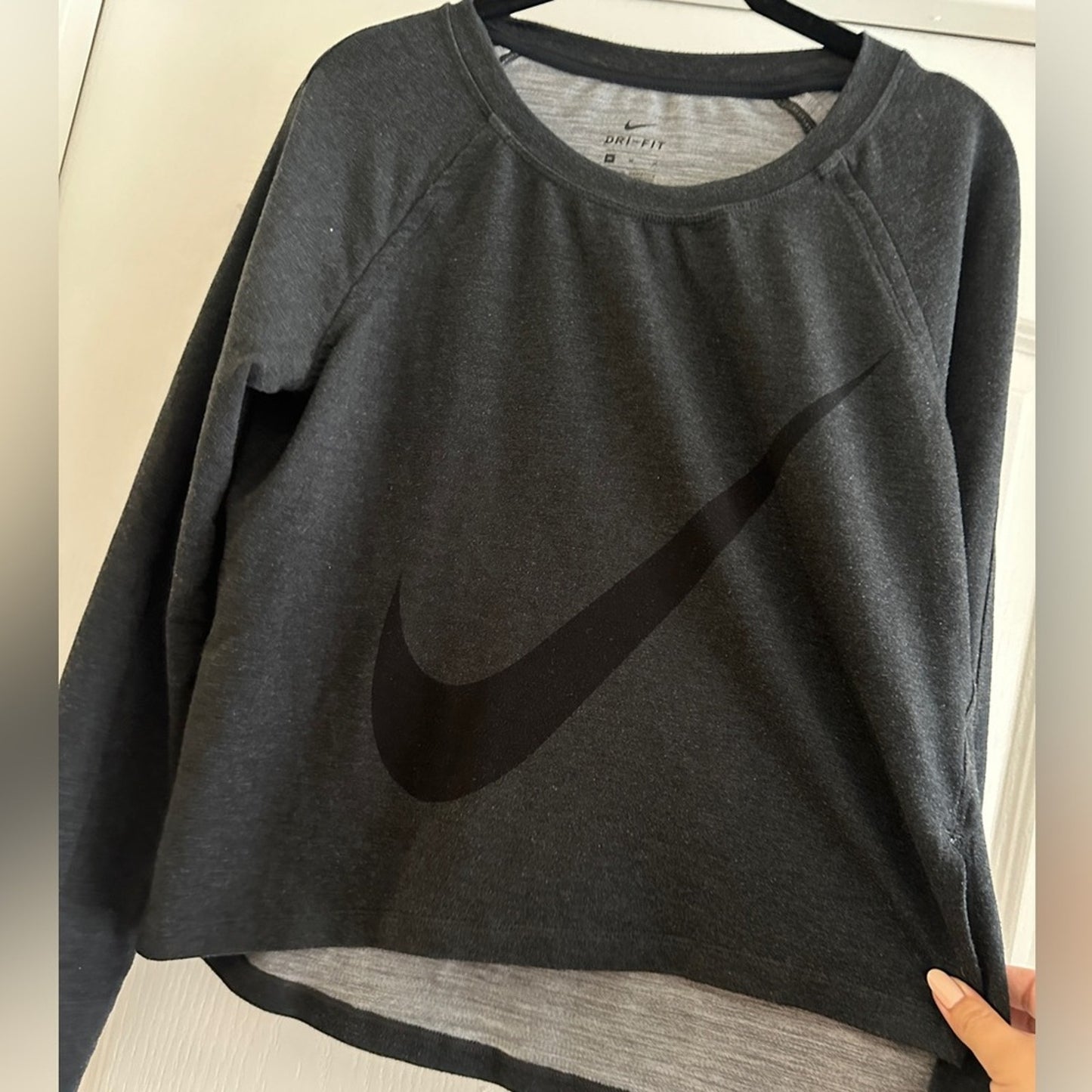 🍷Nike dry fit charcoal grey jersey sweatshirt size medium