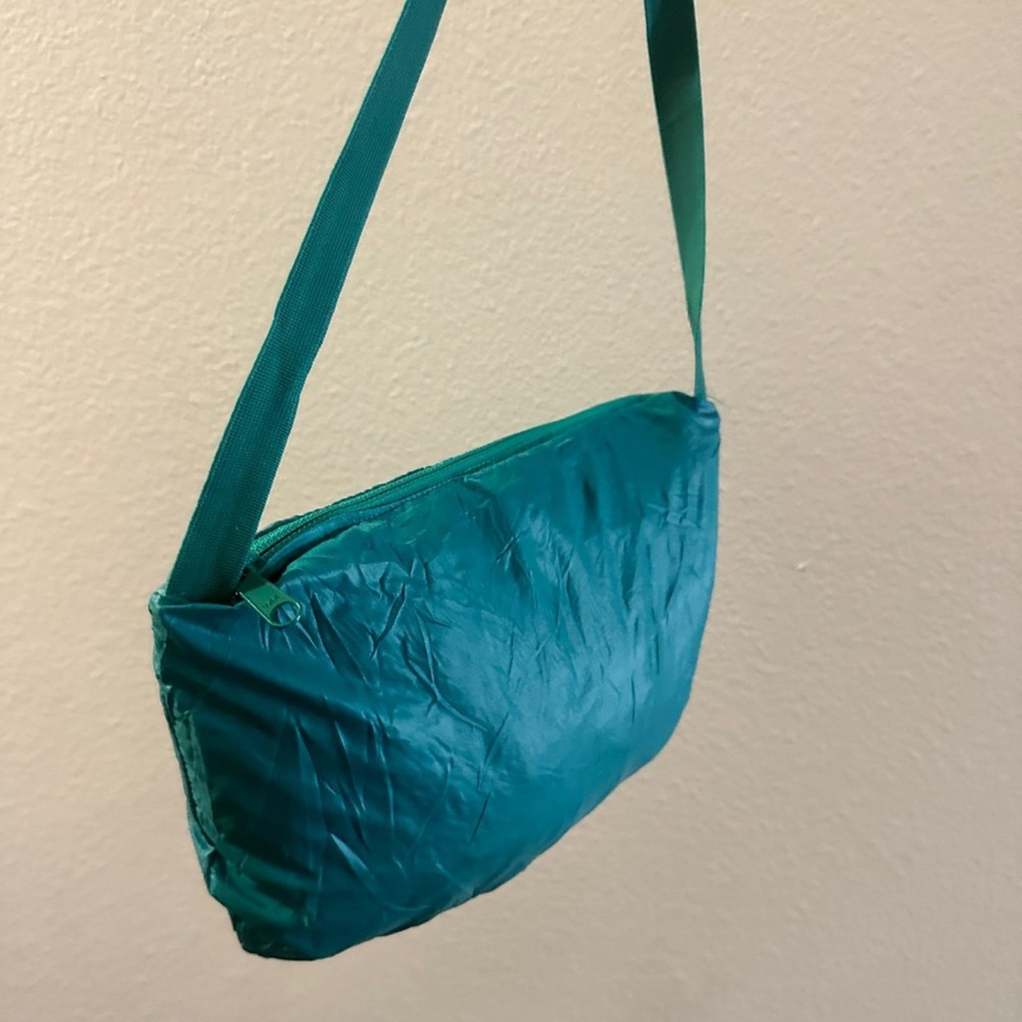 Vintage travel turquoise light weight hooded winbreaker size XL