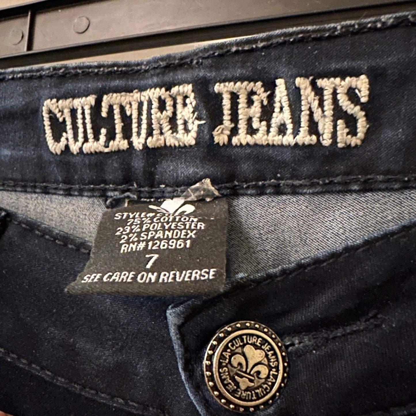 Culture dark wash skinny jeans size 7