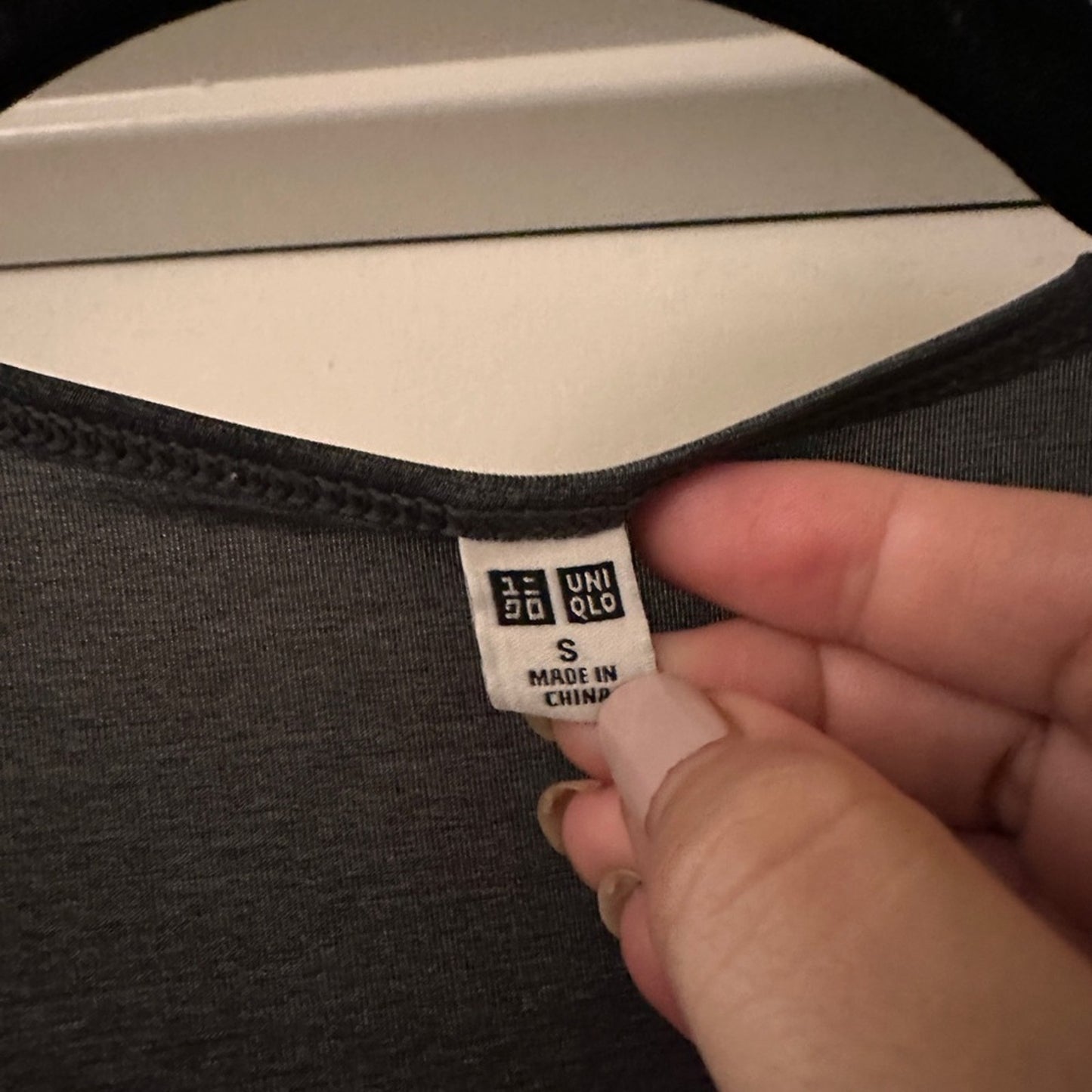 Uniqlo the “airism” lightweight grey vneck tee size small