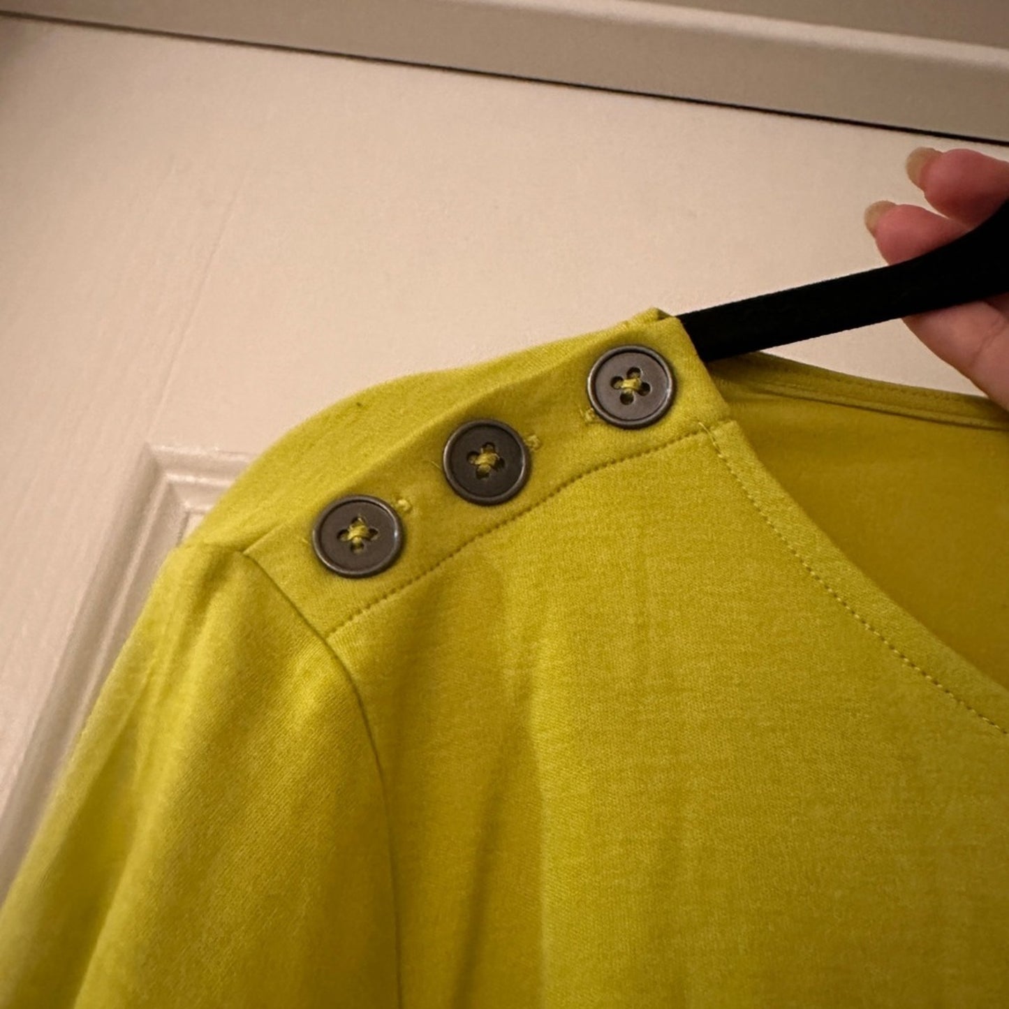🍷J.Jill lime green boat neck tee with button details size large