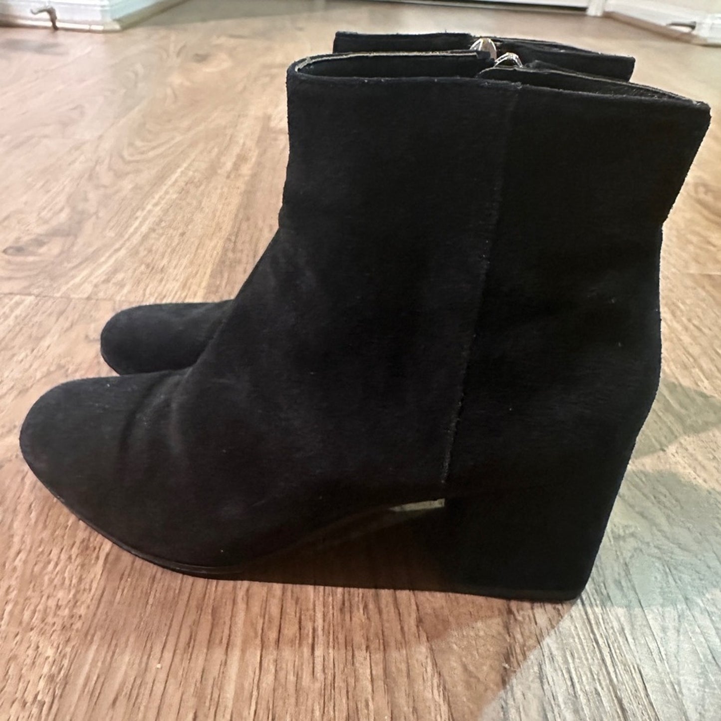 Via Spiga black suede ankle booties size 7