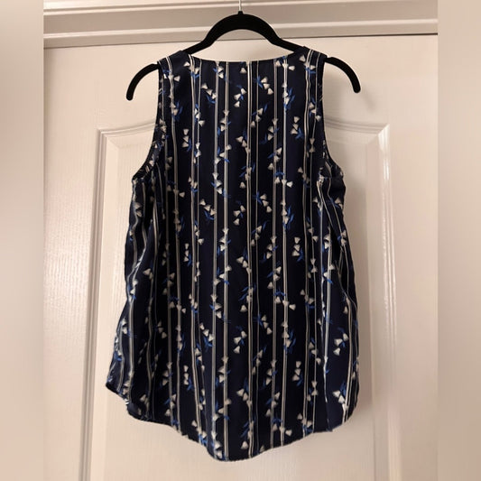 🍷Halogen navy and white button up tank house size medium