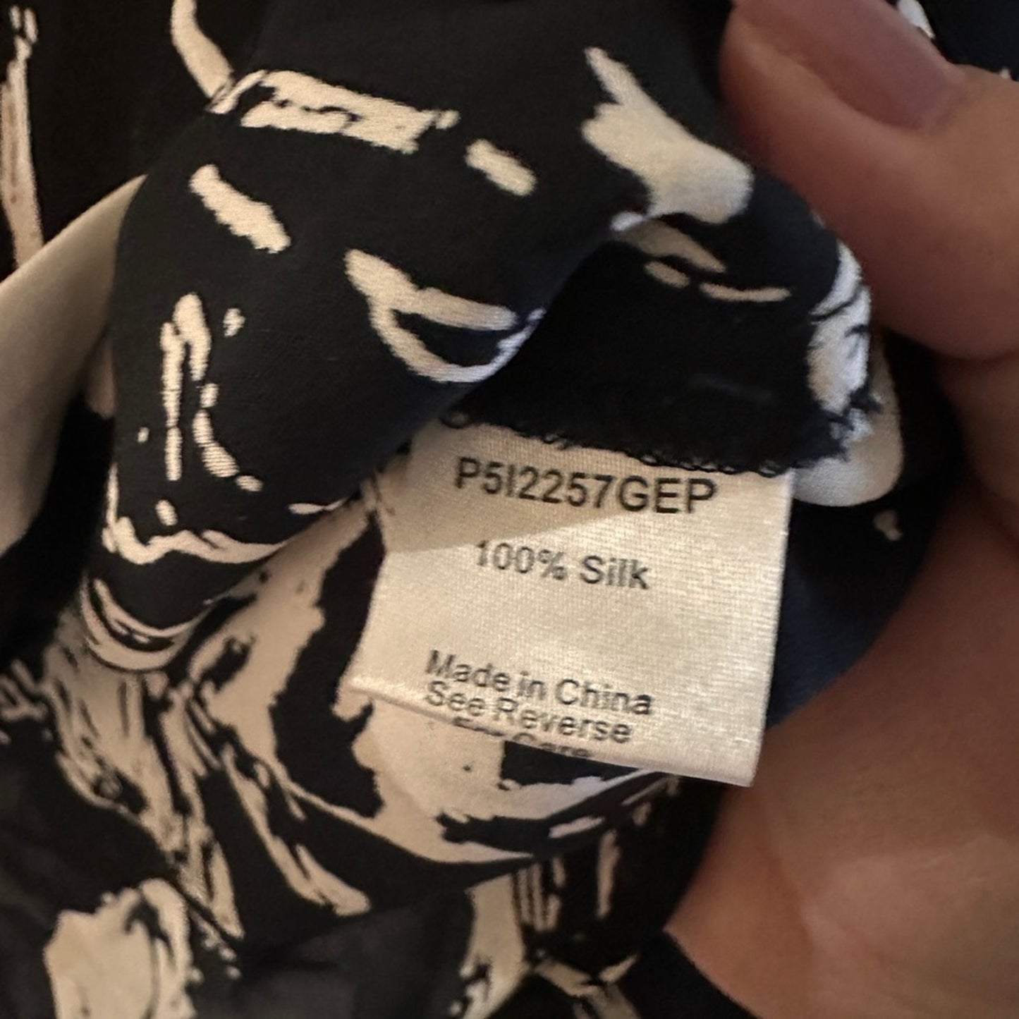 Parker 100% silk black and white floral print long sleeve blouse size xs