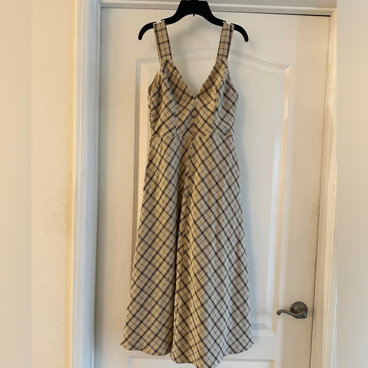 🐈‍⬛Lulus beige plaid midi dress size small