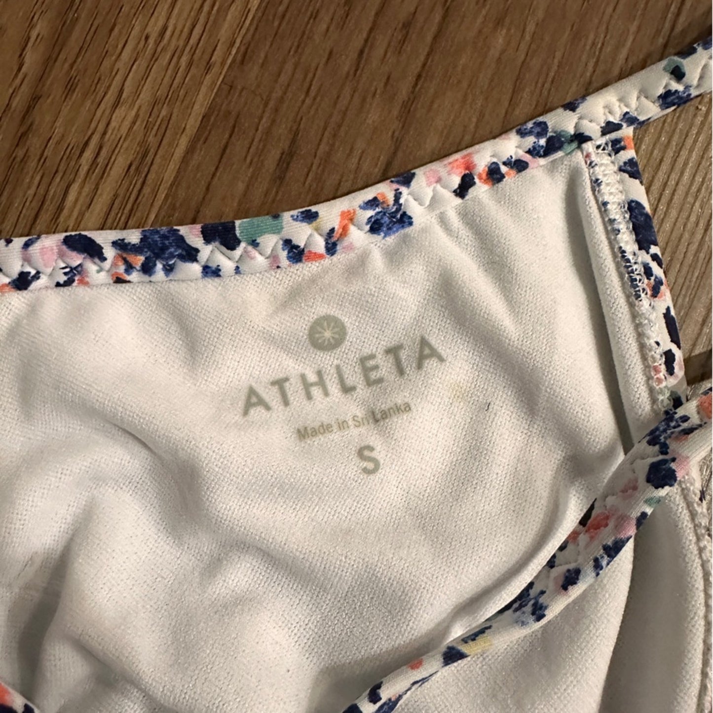 🍷Athleta mixed media floral print bikini top size small