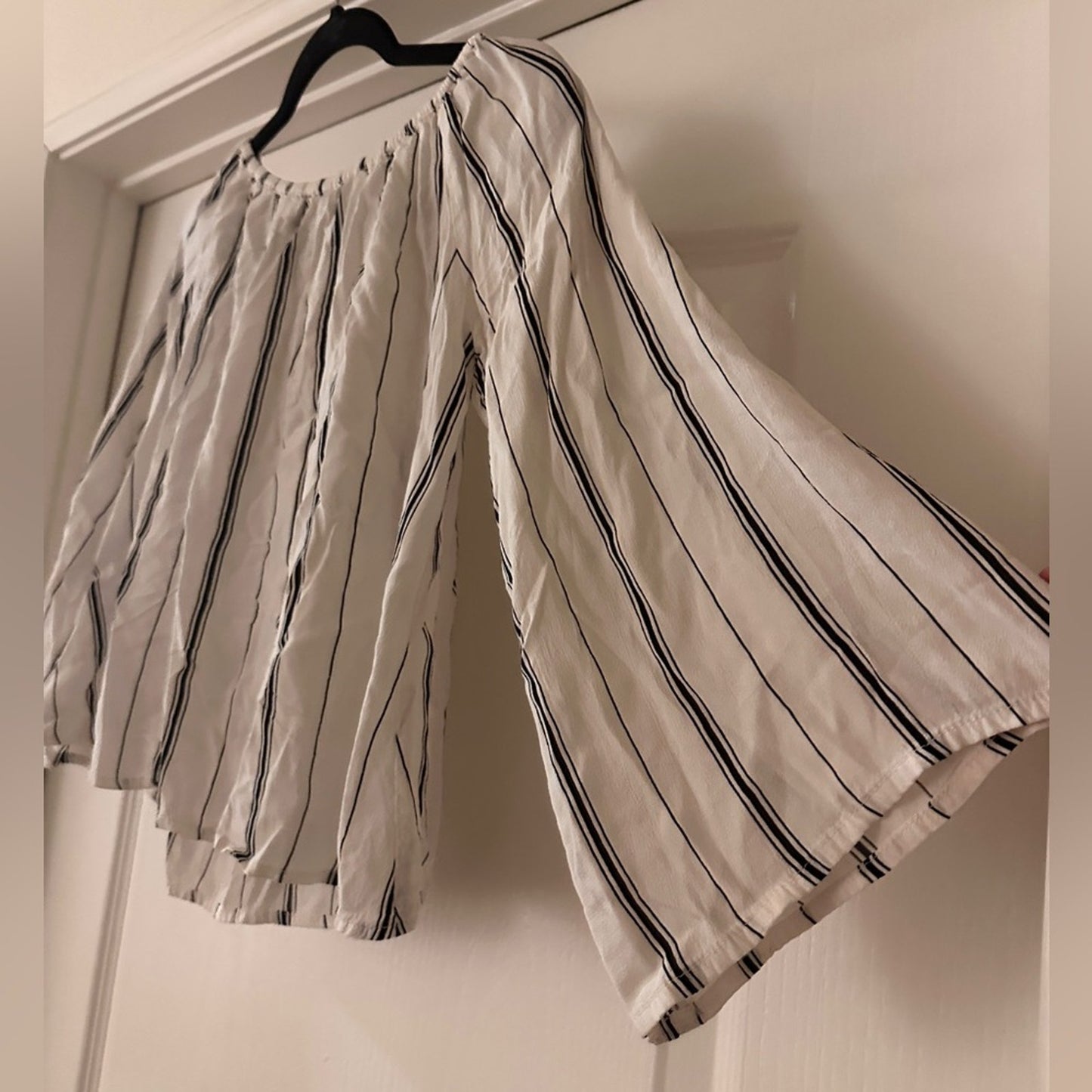 🐈‍⬛Faithful the brand black and white striped blouse size xs