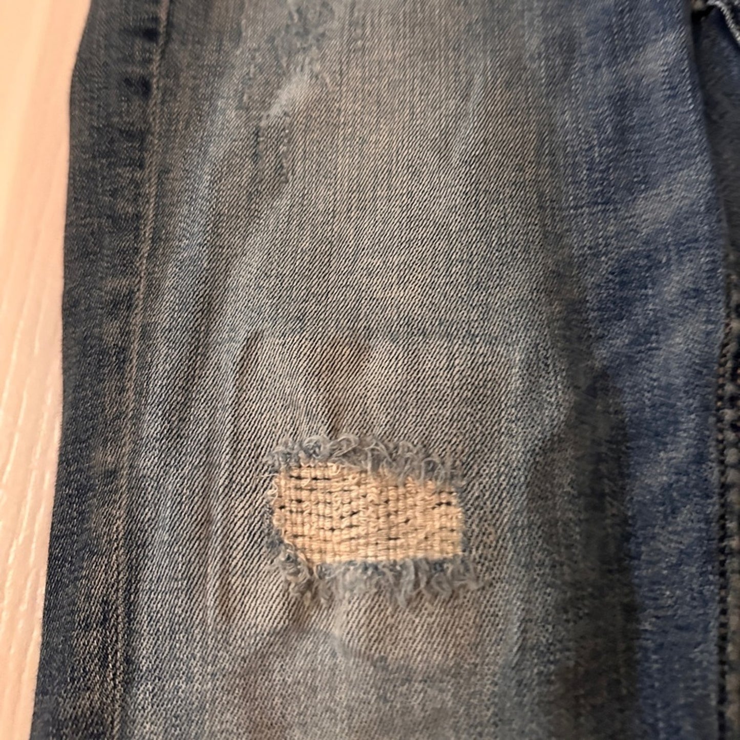 Zara lightly distressed skinny jeans size 4