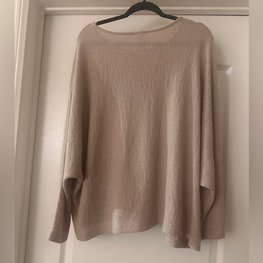 🍷NWT H&M knit top with dolman sleeved in beige size XXL