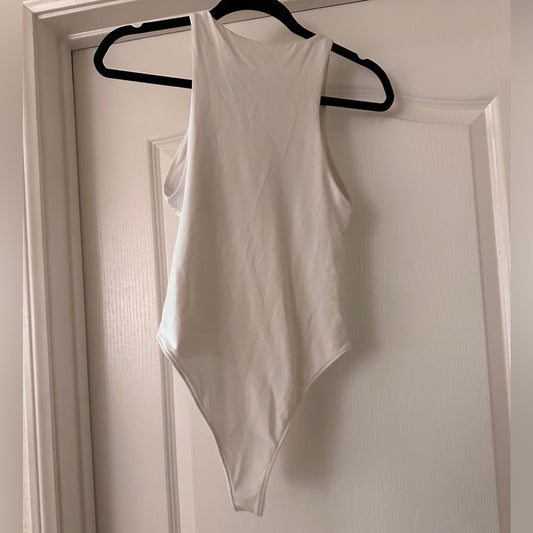 🍷Zara white tank bodysuit size small