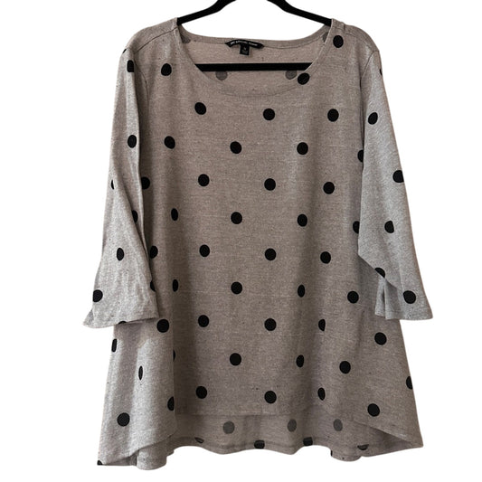 🍷Zac & Rachel grey and black polka dot top size 2X