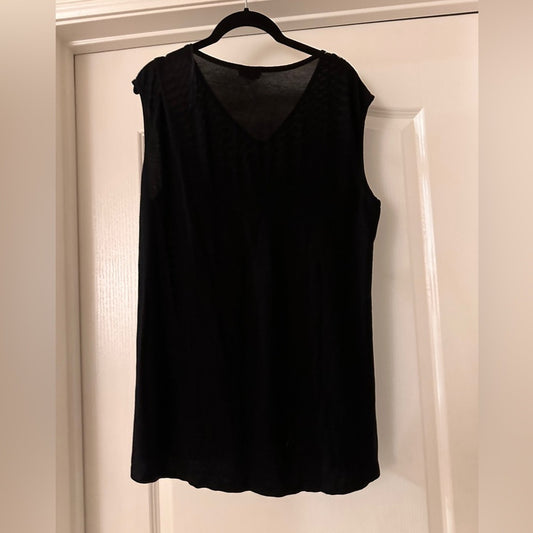 🍷Vince Camuto black and white sleeveless blouse size medium