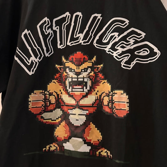 Liftliger graphic tee size XL