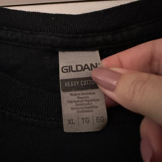 Gildan black graphic tee size XL
