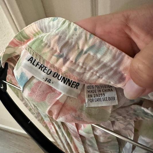 Beautiful Alfred Dunner vintage pleated pastel floral print maxi skirt