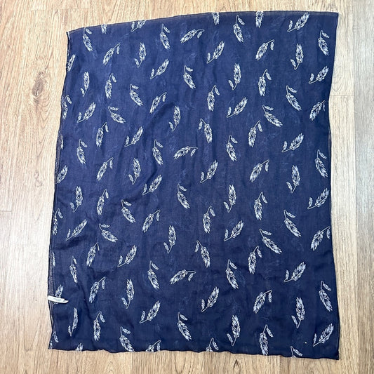 🍷Charlotte Russe navy and white feather print circle scarf early 00’s era