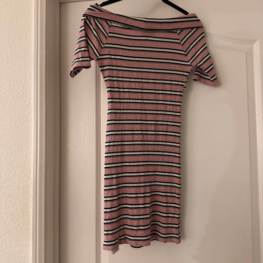 Topshop ribbed knit off the shoulder bodycon dress size 6petite