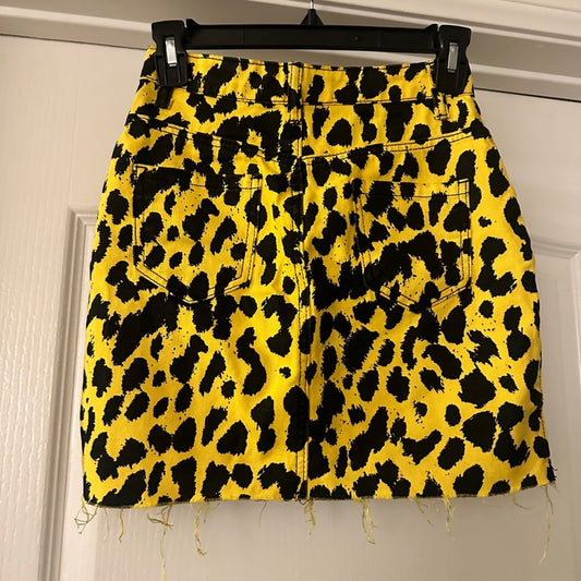 🍷Misguided black and yellow animal printed mini skirt size 0