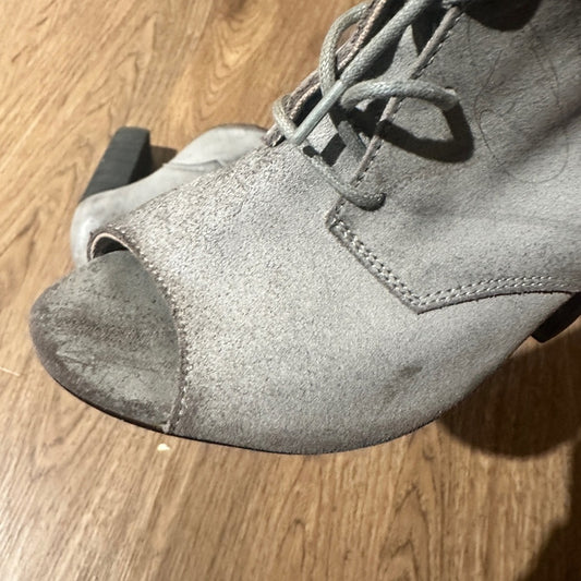🍷ASOS grey open toe heeled ankle booties size 5
