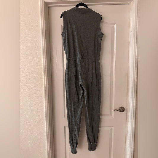 Everlast grey jumpsuit size medium