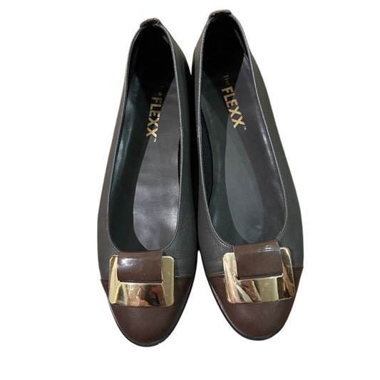 🍷The Flexx grey and brown color block patent leather flats size 9
