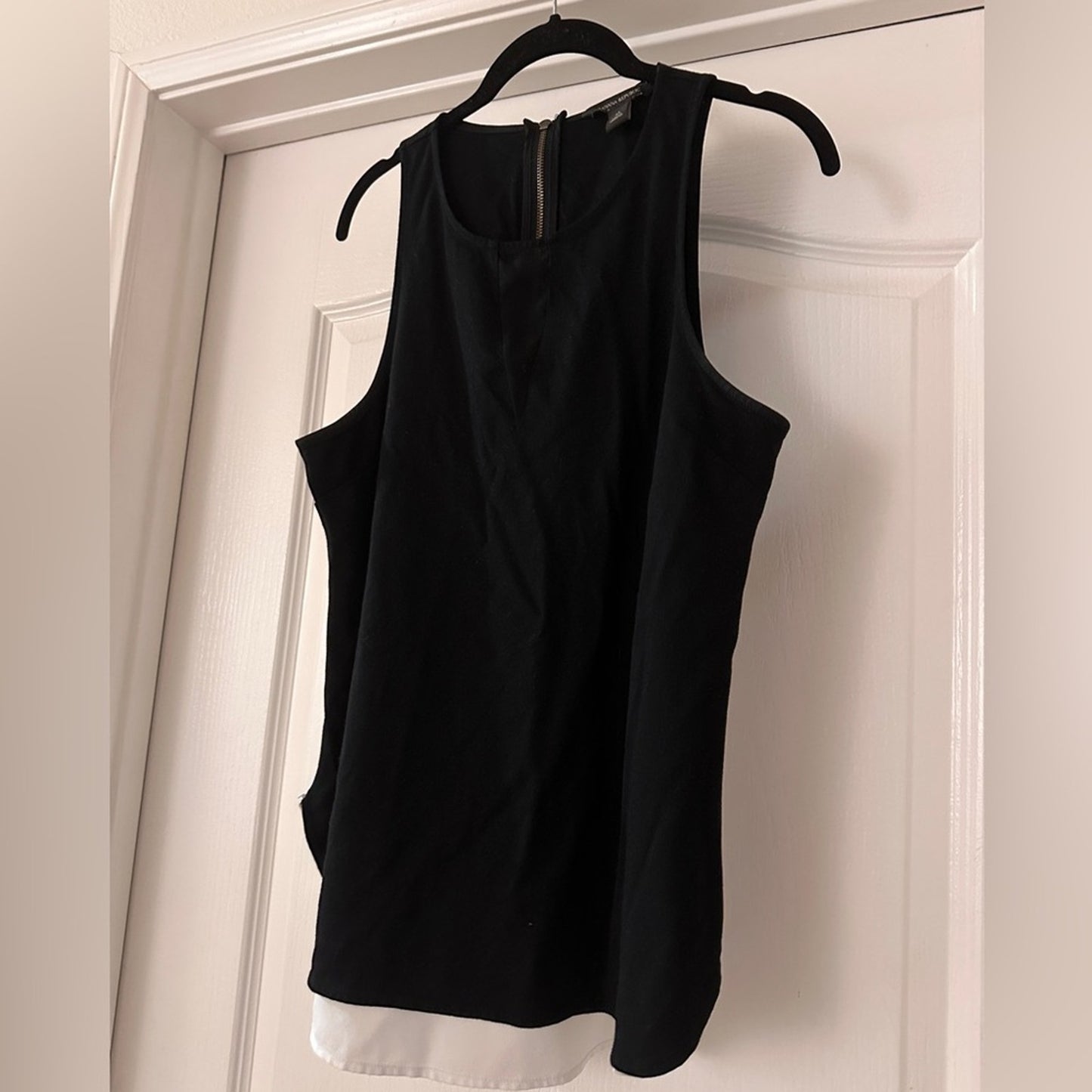 Banana Republic black and white tank Boise size medium