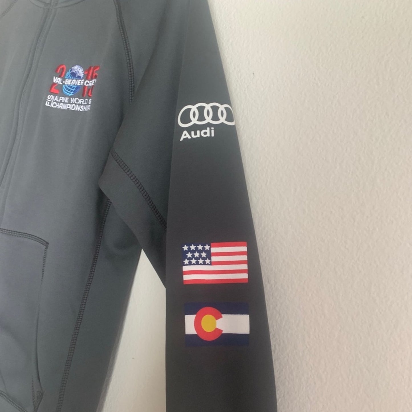 Men’s world ski championship zip up hoodie size small