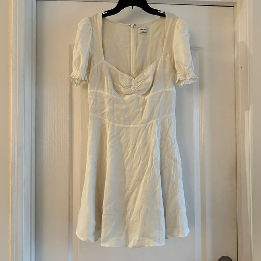 🐈‍⬛Aritzia’s Sunday Best white puff sleeve dress size 4