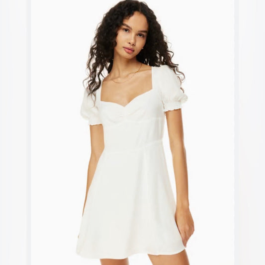 🐈‍⬛Aritzia’s Sunday Best white puff sleeve dress size 4