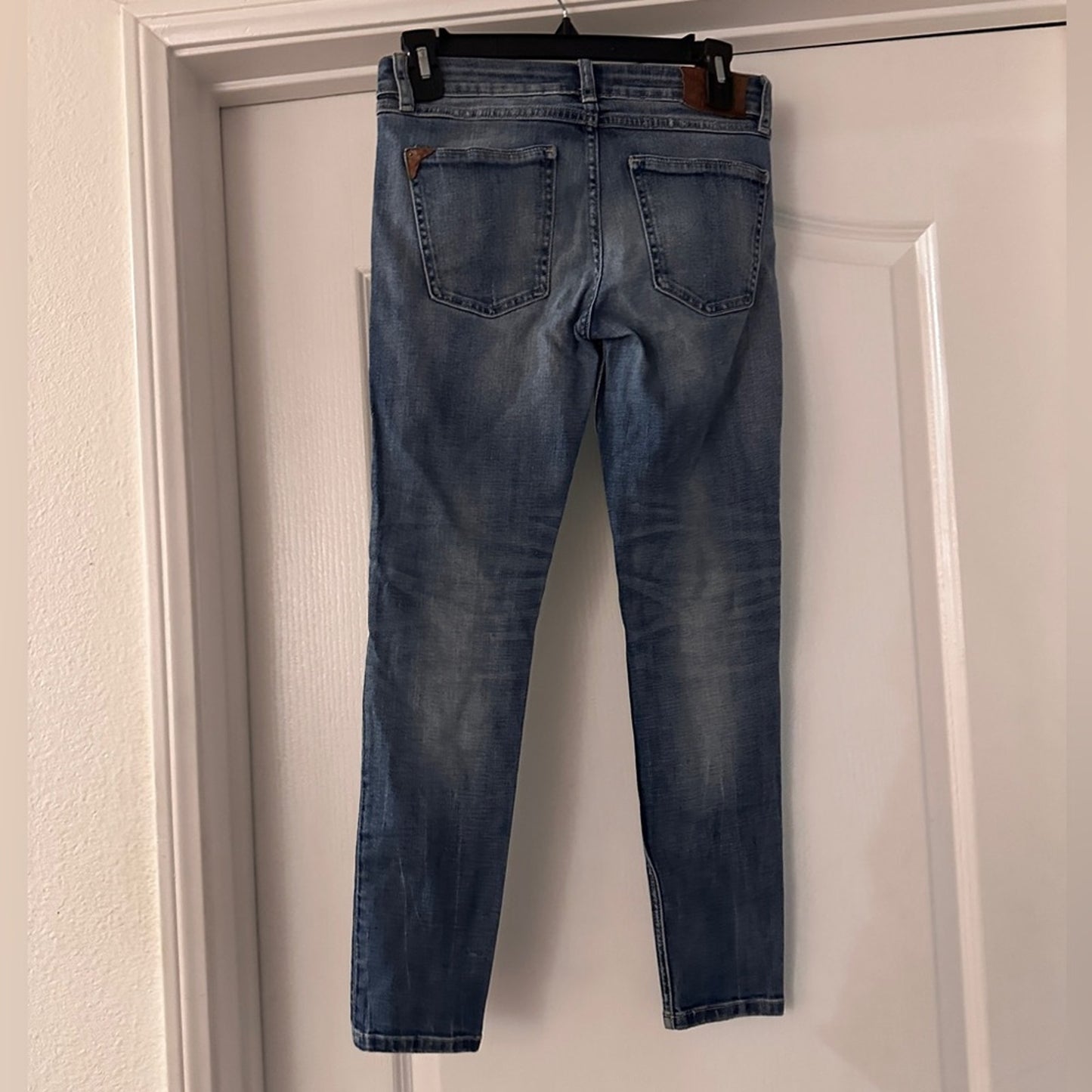 Zara lightly distressed skinny jeans size 4