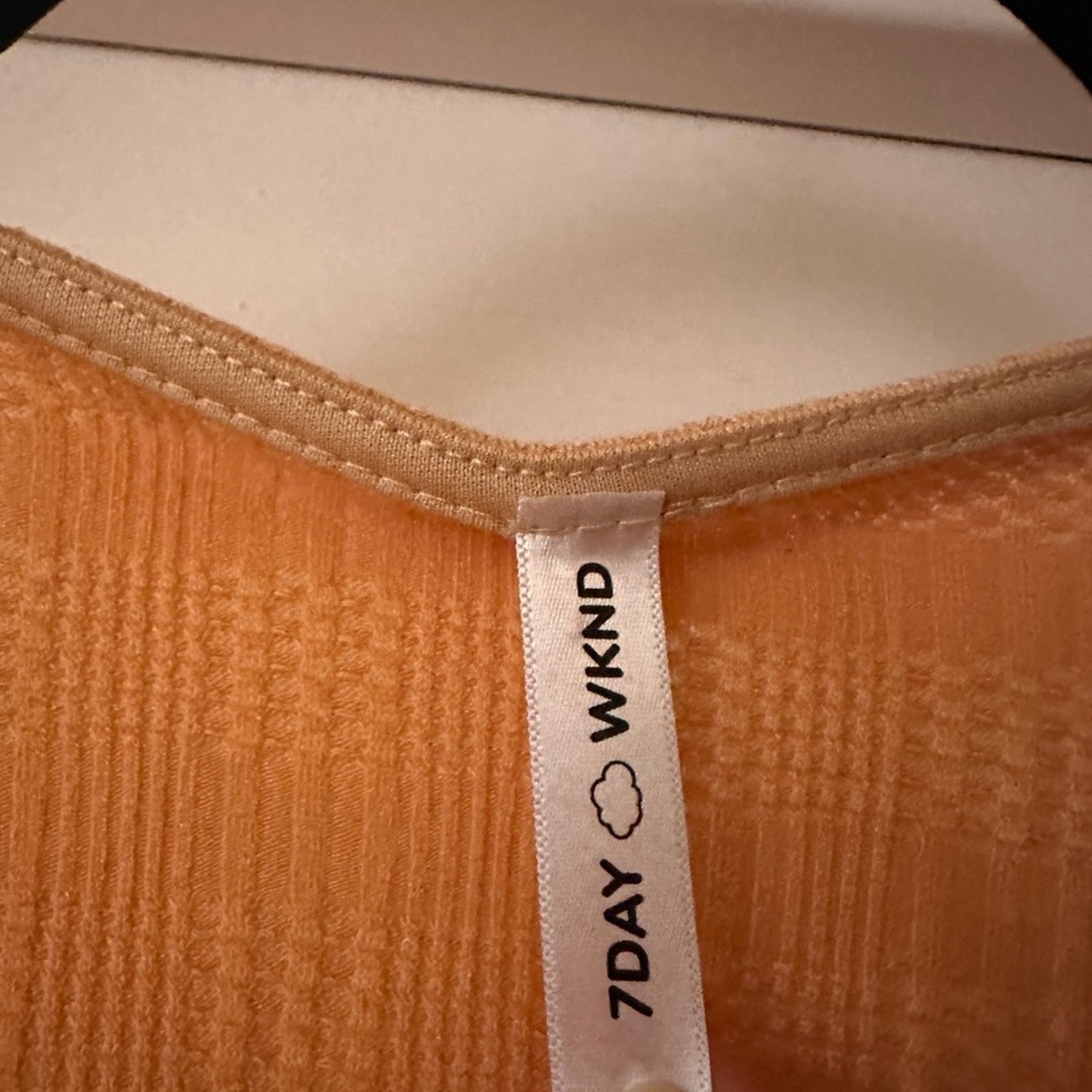 7 day wknd orange long sleeve crop top size large