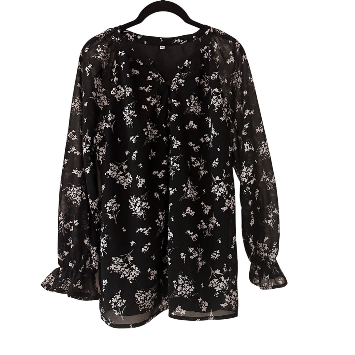 🐈‍⬛Made in Italy Black and white floral chiffon long sleeve blouse size medium