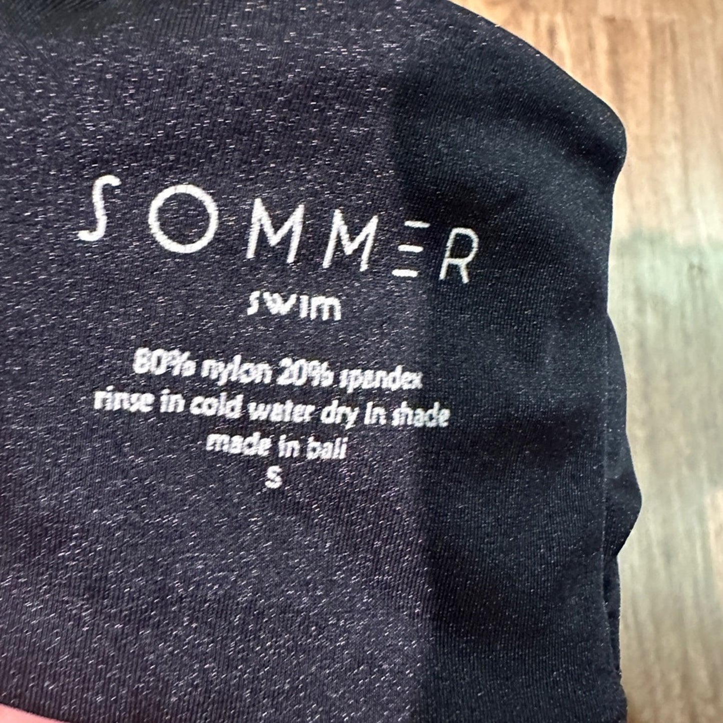 Sommer swimsuit tops in black size small