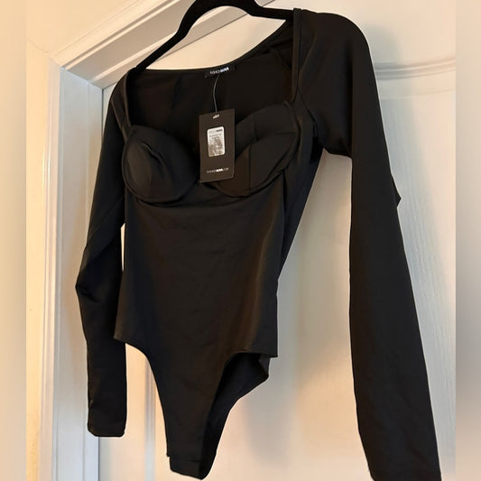 NWT Fashion Nova “scoop em up” bodysuit size XS