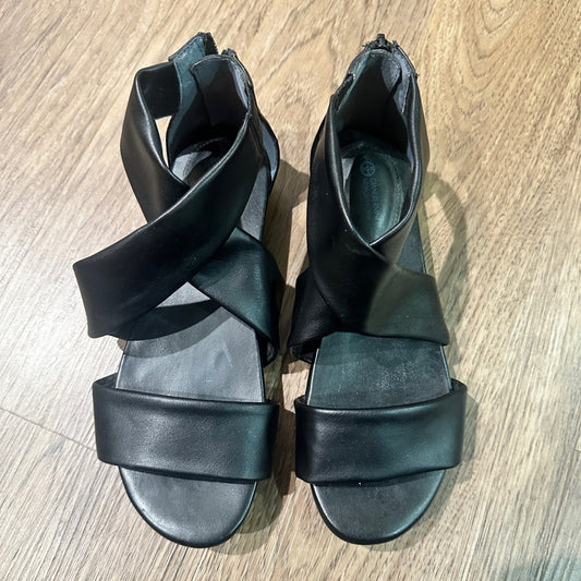 🍷Giani Bernini black leather cross cross strap sandals size 7