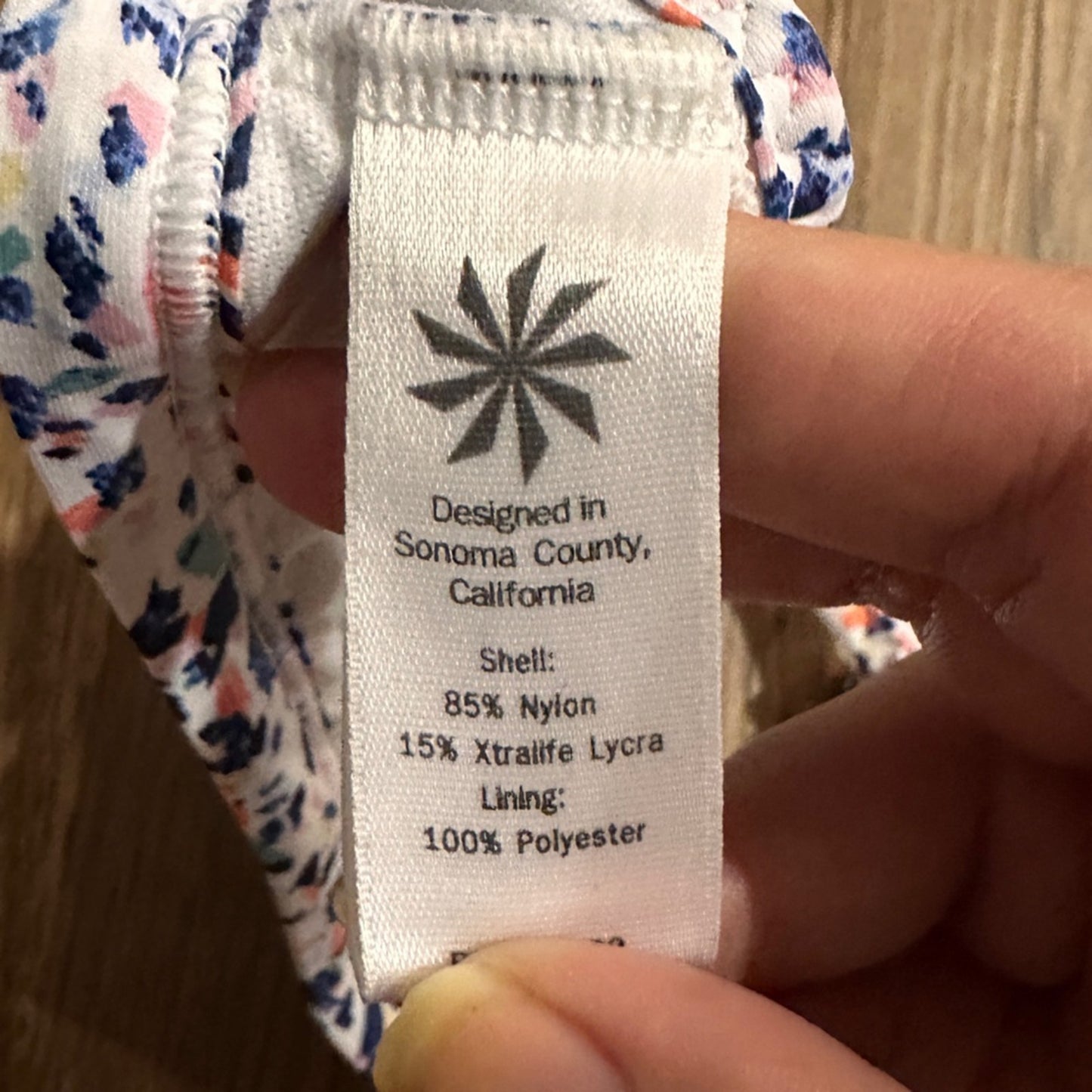 🍷Athleta mixed media floral print bikini top size small