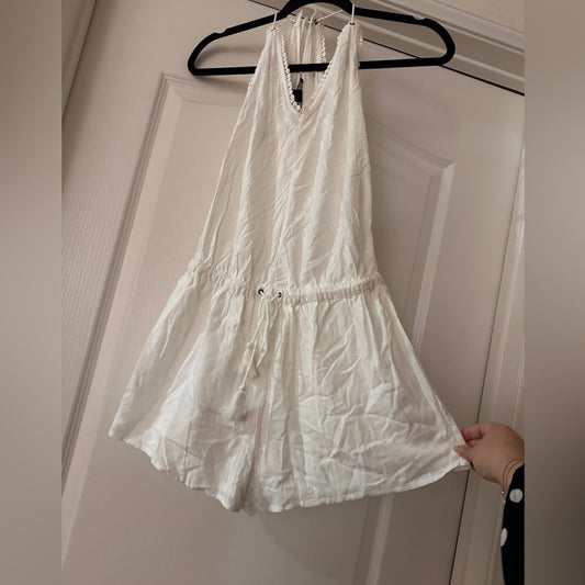 NWT forever 21 white sleeves romper in white size medium