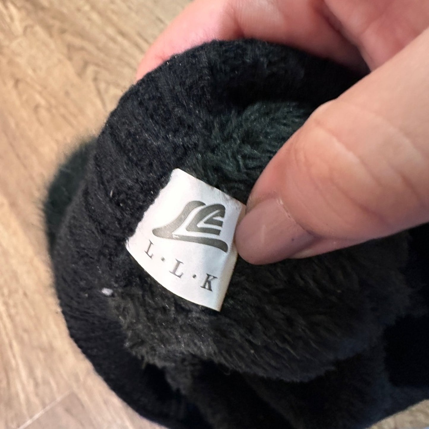 🍷Black fuzzy y2k style hat