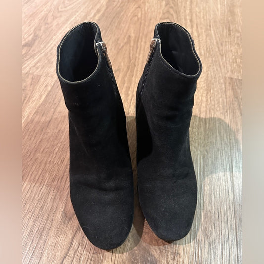 Via Spiga black suede ankle booties size 7