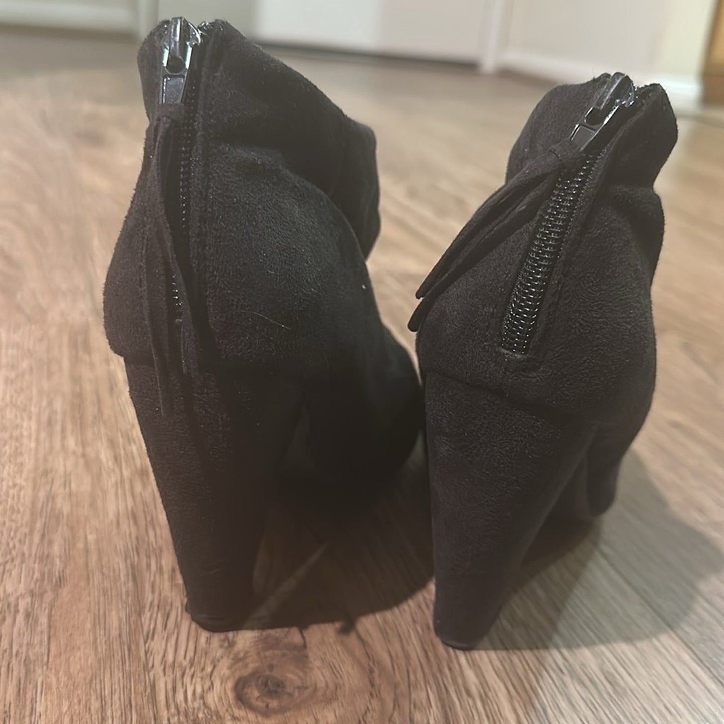 Pink & Pepper faux suede heeled booties size 8.5