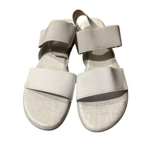 🍷Me too light grey sandals signs 7.5