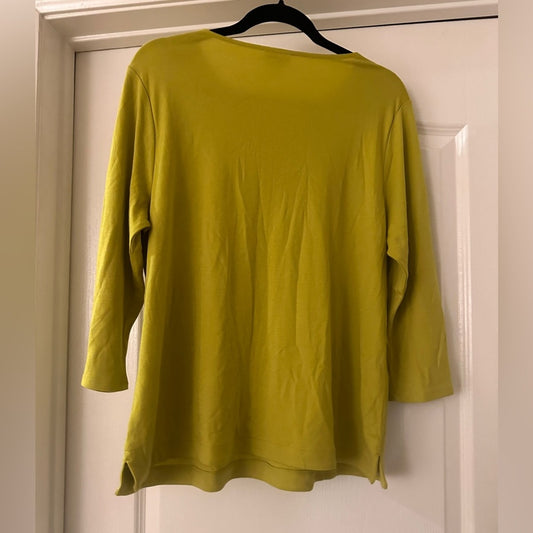🍷J.Jill lime green boat neck tee with button details size large